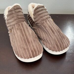 Women's Cozy Tan Slippers